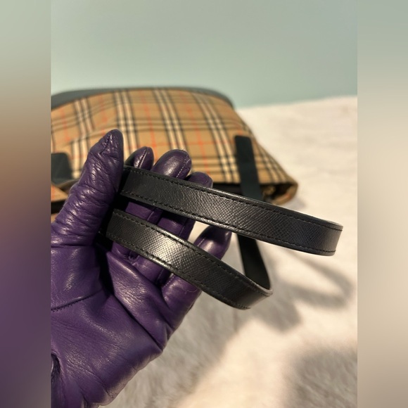 Burberry shoulder bag in nova checked plaid & black leather. Authentic pre-owned - Picture 8 of 9